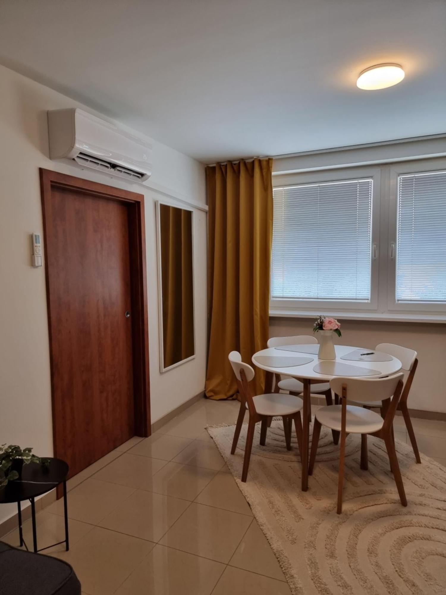 Turecka 49 Apt 2 Nové Zámky エクステリア 写真